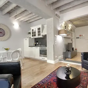 https://de-rustici-apartment.it-tuscanyhotel.com